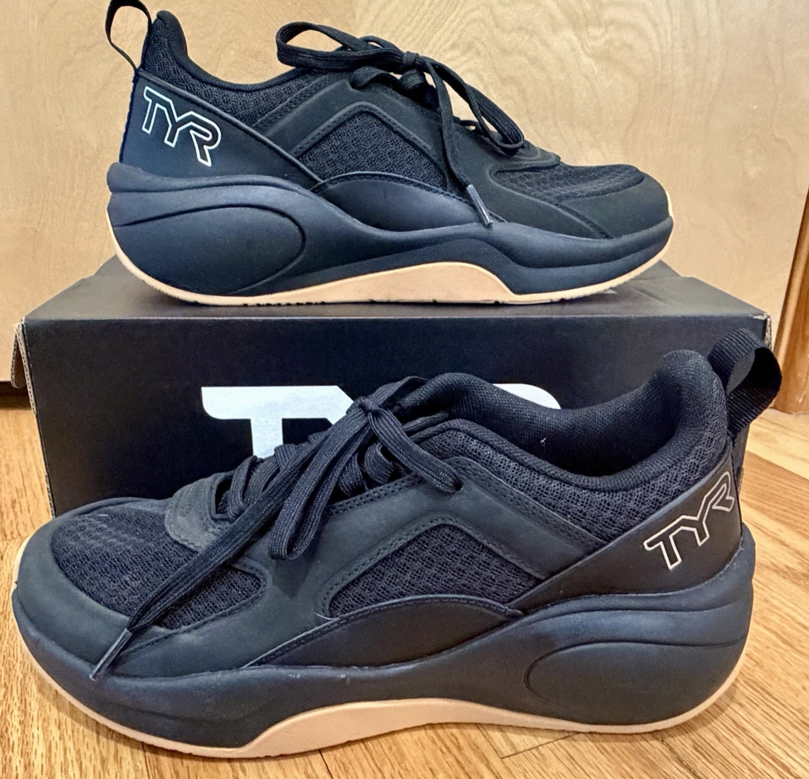 TYR CXT-FL Women’s Gym & Training Sneakers Black/Gum Low Top Lace-Up