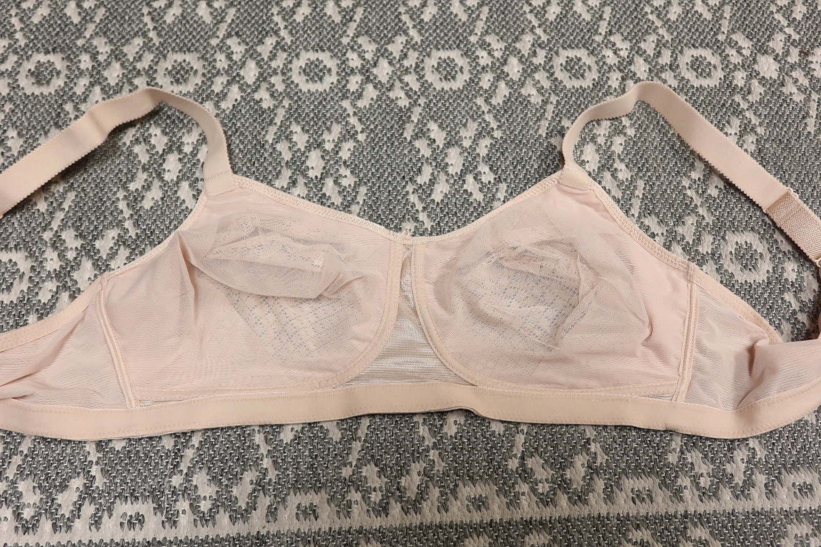 New Wacoal Visual Effects Wire Free Minimizer Bra – Size 40DD – Sand – # 852210