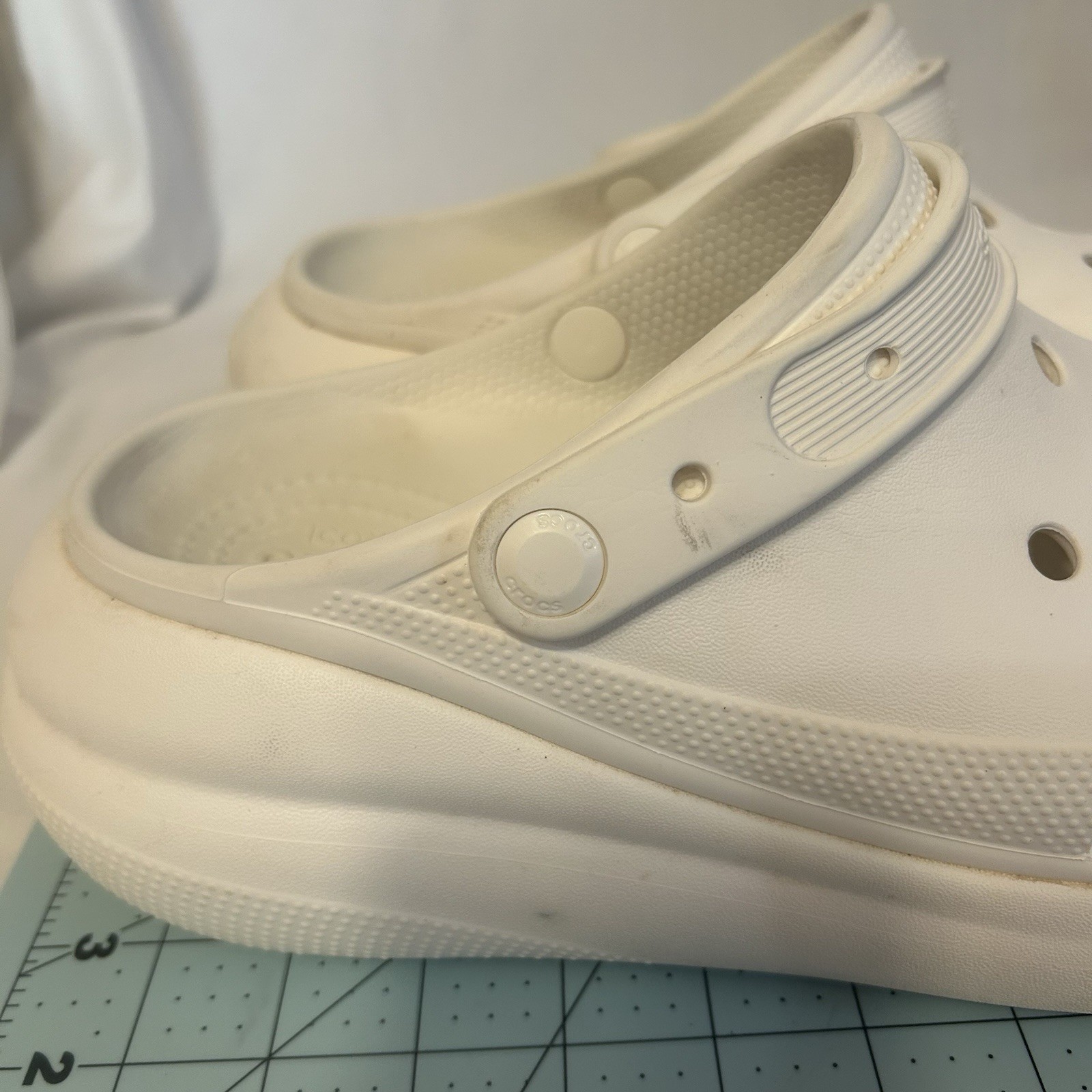 Crocs Classic White Clog Slip-On Rubber Upper Unisex Adults US 9