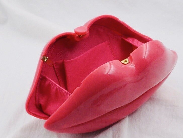 Hot Pink novelty lips purse (approx Size: 9.45×5.12×2.36 In)