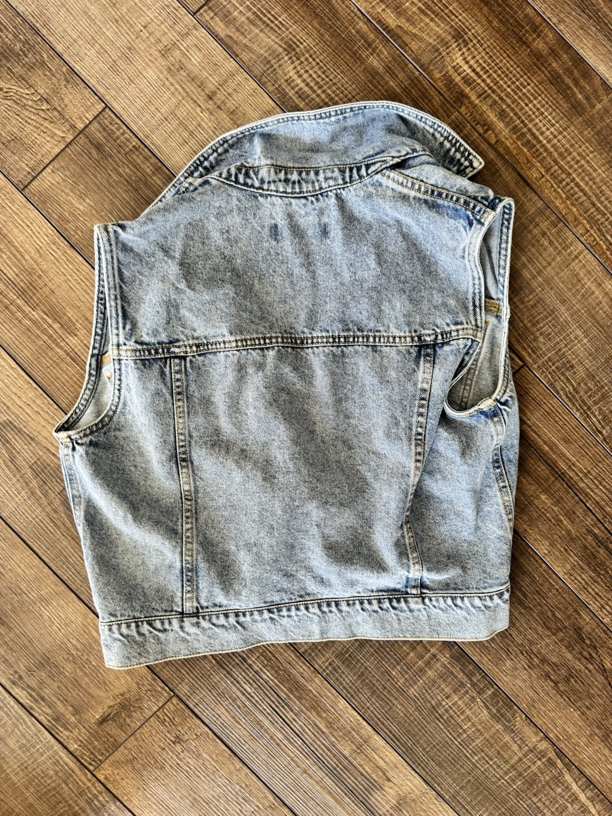 Love Tree Women’s Blue Sleeveless Denim Vest Jacket, Button Front Pockets Sz S