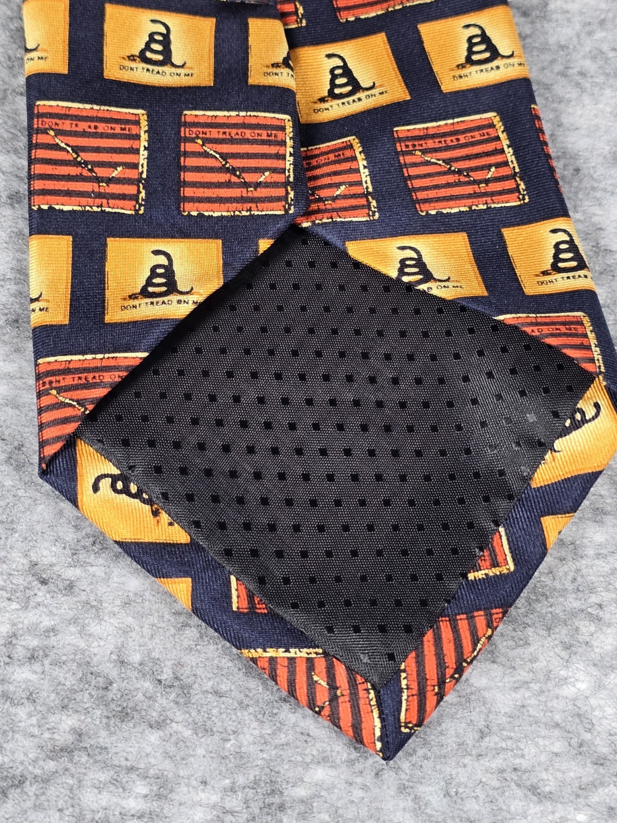 Museum Artifacts 100% Silk Tie Don’t Tread On Me Glasden Flag Rattlesnake 2A