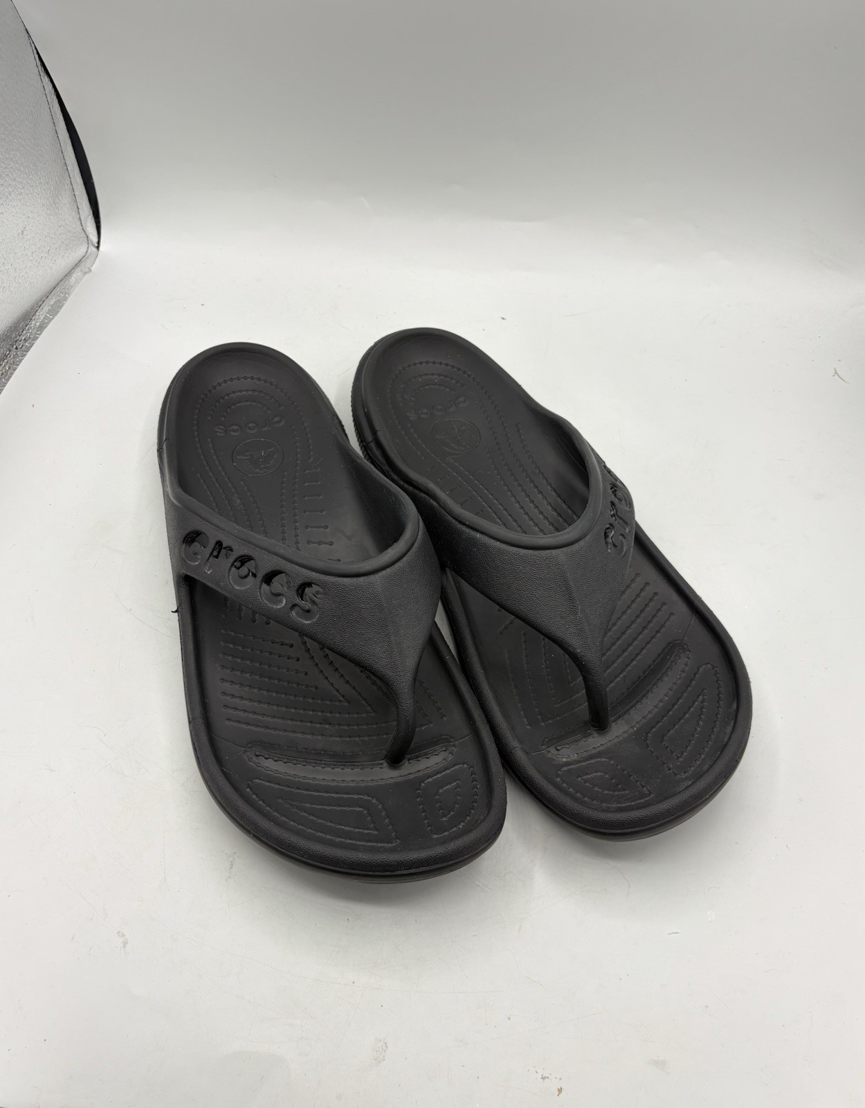 Crocs Baya Flip Flops Men’s Size 12 Black Thong Slip On Comfort Cushioned Sandal