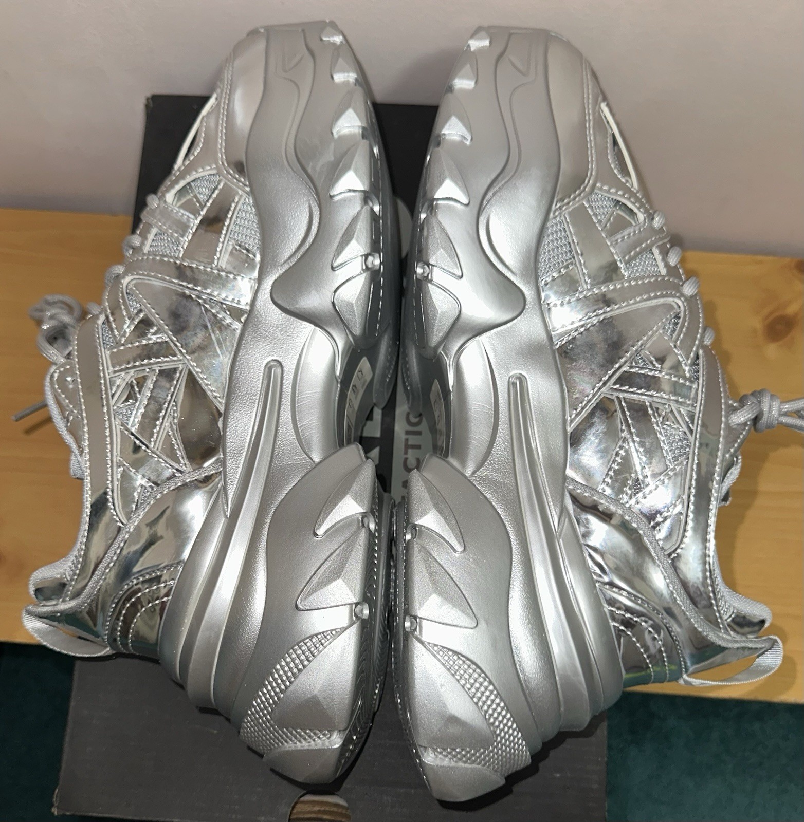 ASOS Design Men’s Metallic Silver Synthetic Leather Mesh Chunky Sneaker Size 9