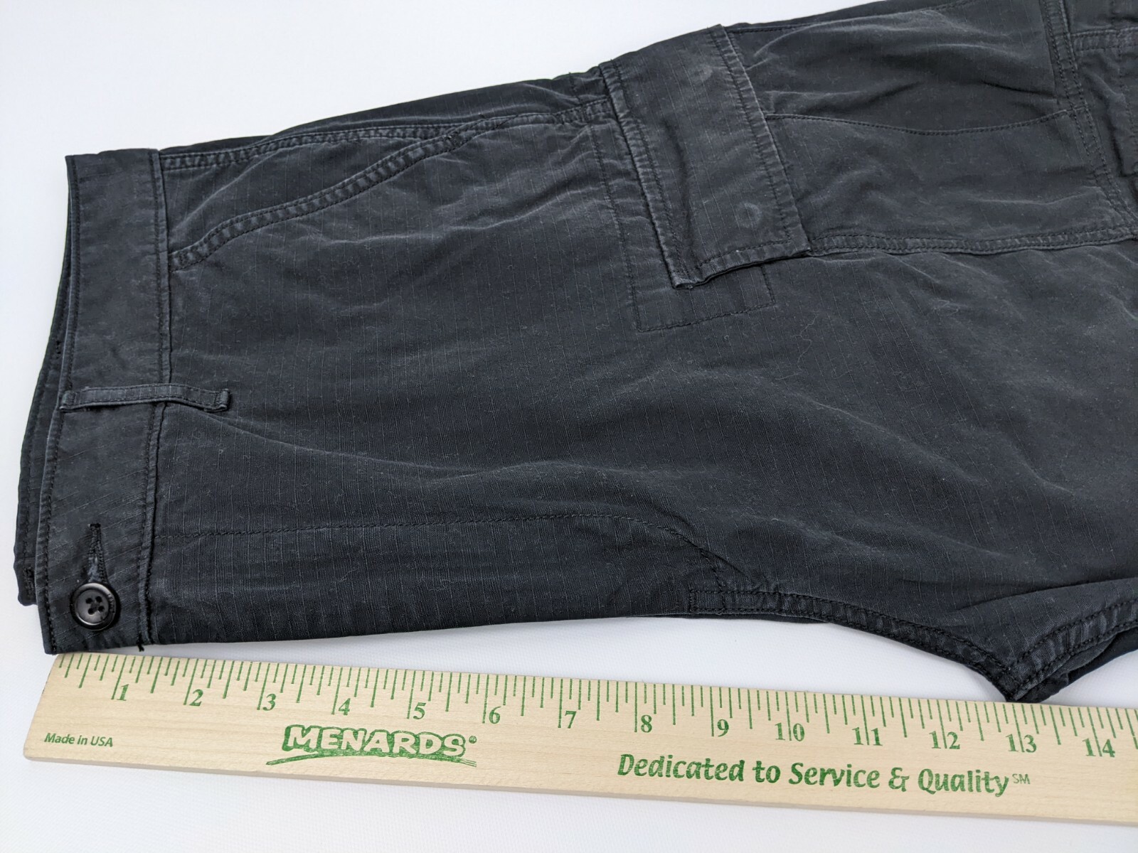 LEVI’S WHITE TAB BLACK REGUAR FIT CARGO SHORTS, MEN’S SIZE 36
