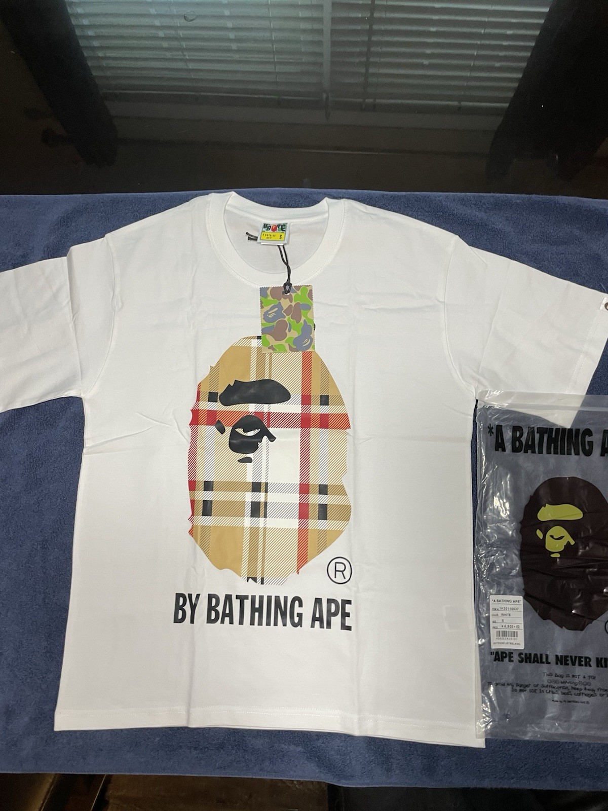 A Bathing Ape BAPE Men’s White Ape Head Logo Graphic Tee Crew Neck Sz S