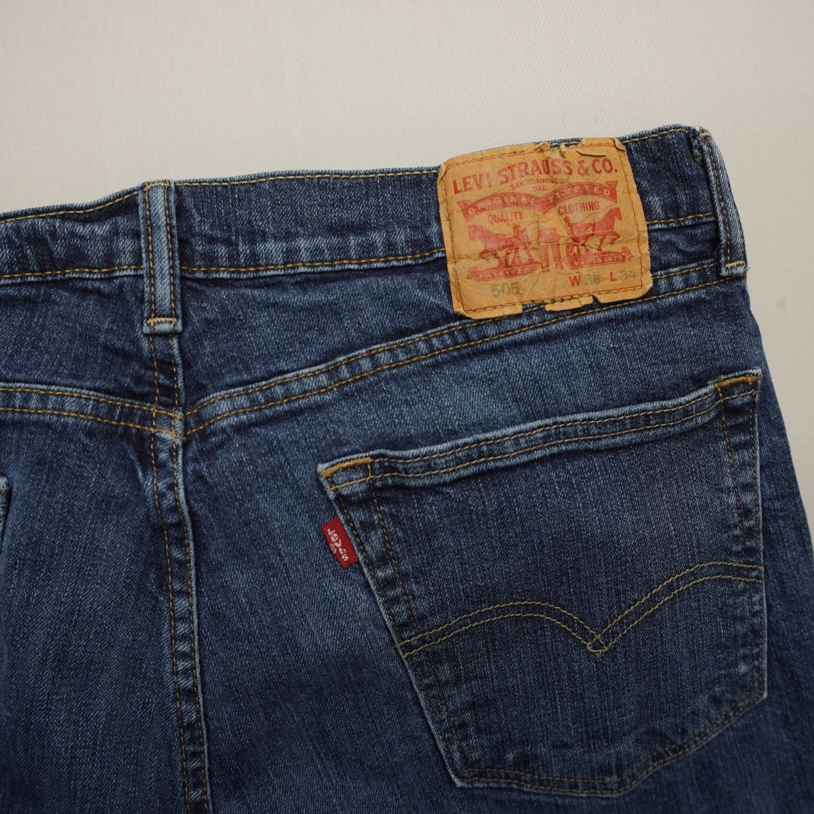 Levi’s Mens 505 Regular Fit Jeans Size 36 x 34 Dark Wash Stretch (35×32.5)
