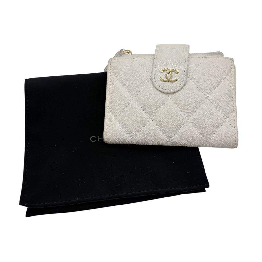 Excellent Condition Chanel Matelass Two Fold Fragment Case White