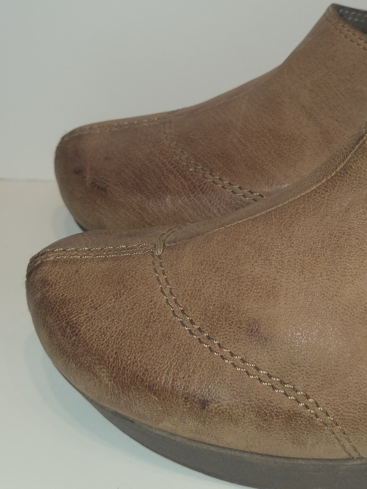 OTBT Washougal Wedge Clogs Womens Size 8M Brown Leather Slip On Comfort Shoes