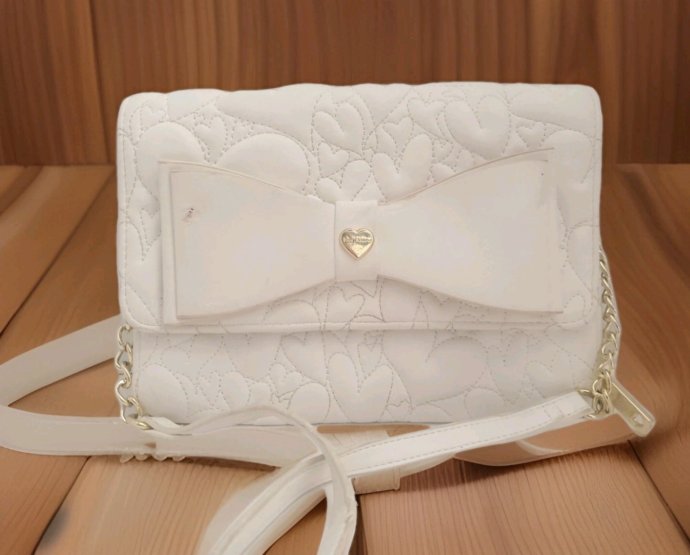 Betsey Johnson Xodani Bow Purse Wallet White Cream 6″ x 8.75″ Adjustable Strap