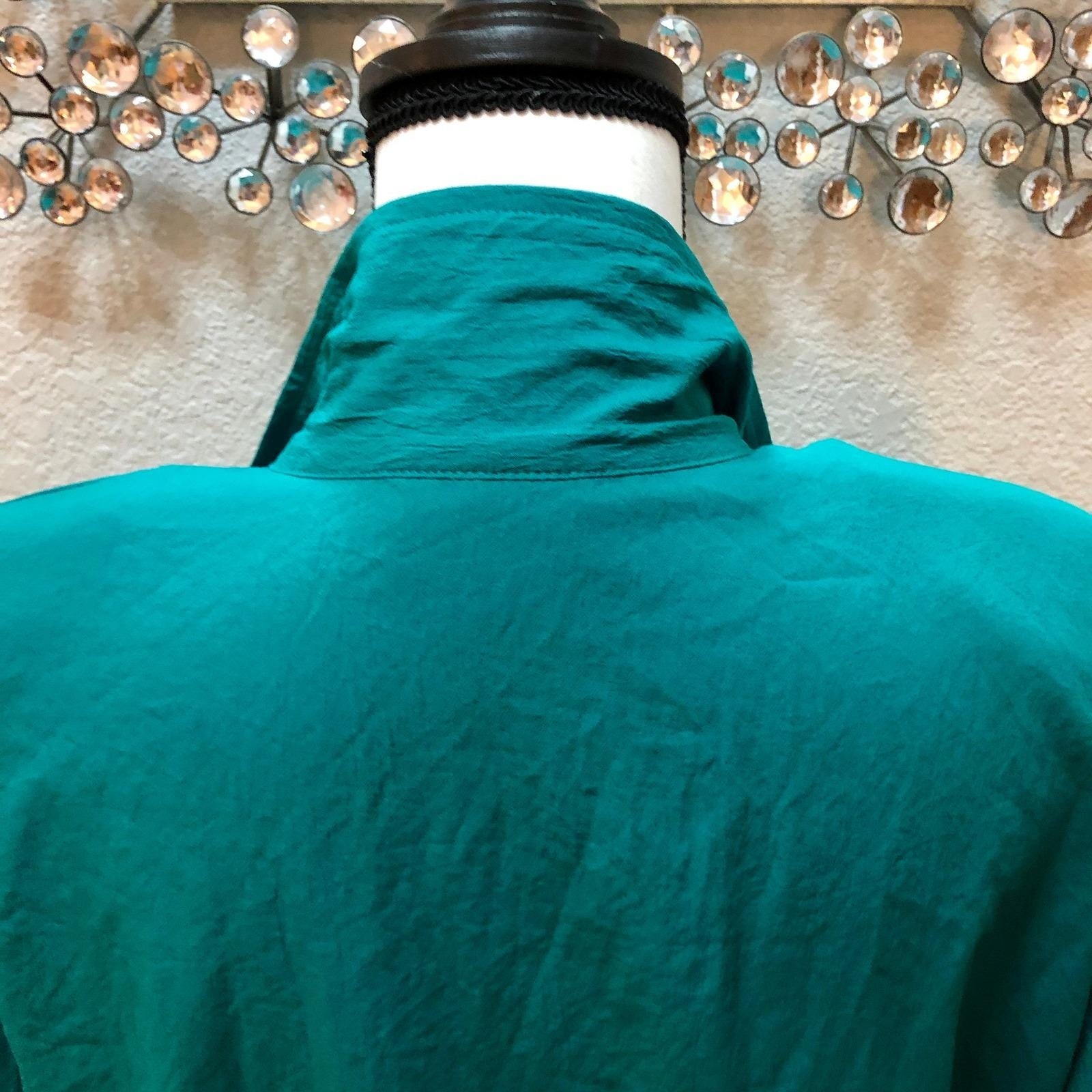 Super Fun 80s Vintage Teal/Kelly Green Windbreaker/Jogging Jacket Oversized M