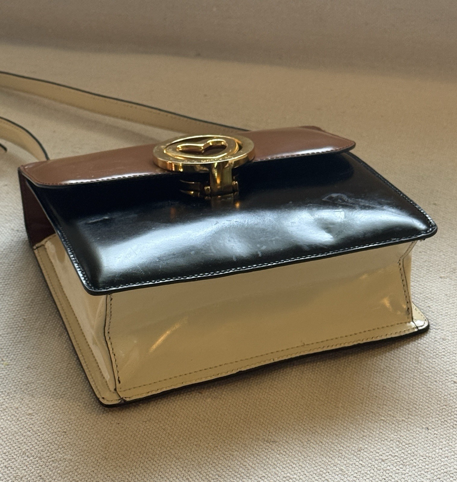 Vintage MOSCHINO Redwall Brown Black Ivory Leather Heart Clasp Crossbody Bag
