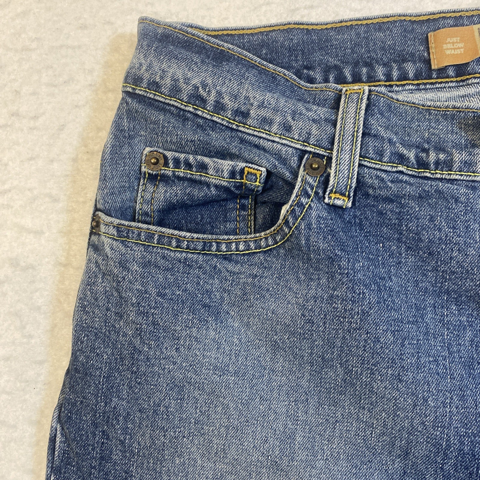 Old Navy Curvy Just Below Waist Boot Cut Jeans Size 8 Denim Pants Stretch