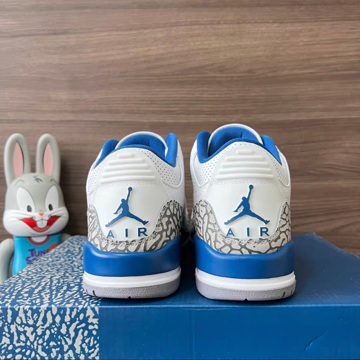 Jordan Air Jordan 3 Retro “White and True Blue” Mid-Top Basketball shoes