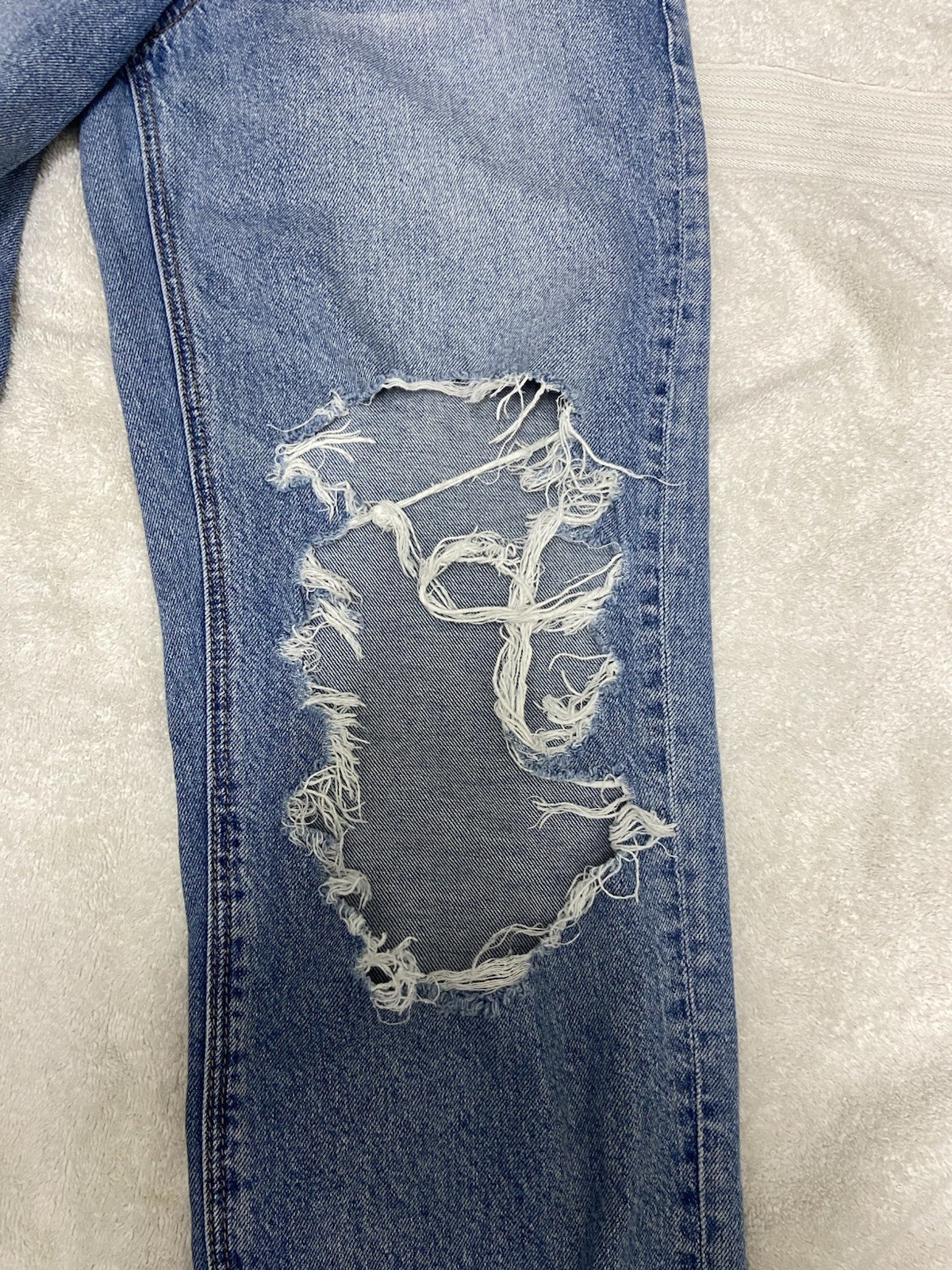American Eagle Strigid Women’s High Rise Straight Distressed Light Wash Jeans 2