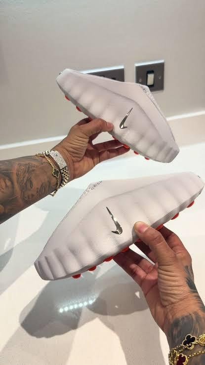 Nike mind 001 white slides Size 44 EU