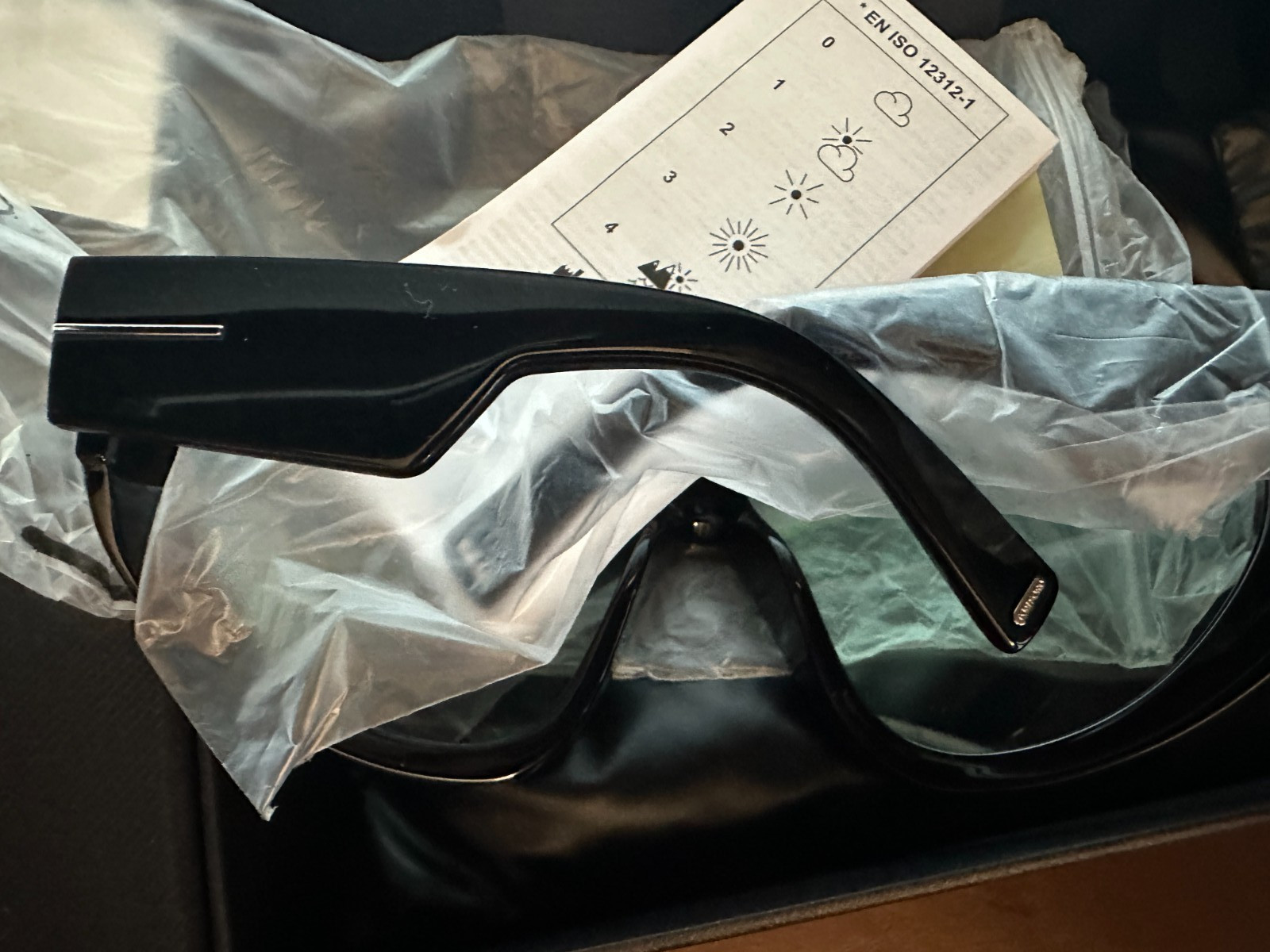 Tom Ford LINDEN FT1094 Black/Clear Green Photochromic Lenses (01N) Sunglasses