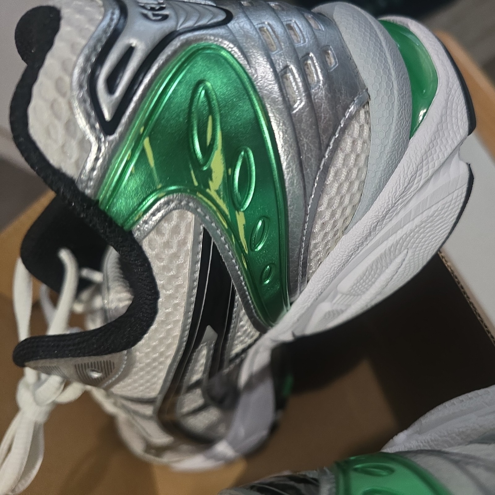 Asics Gel Kayano 14 White Malachite Green Size 10, 1201A019-110