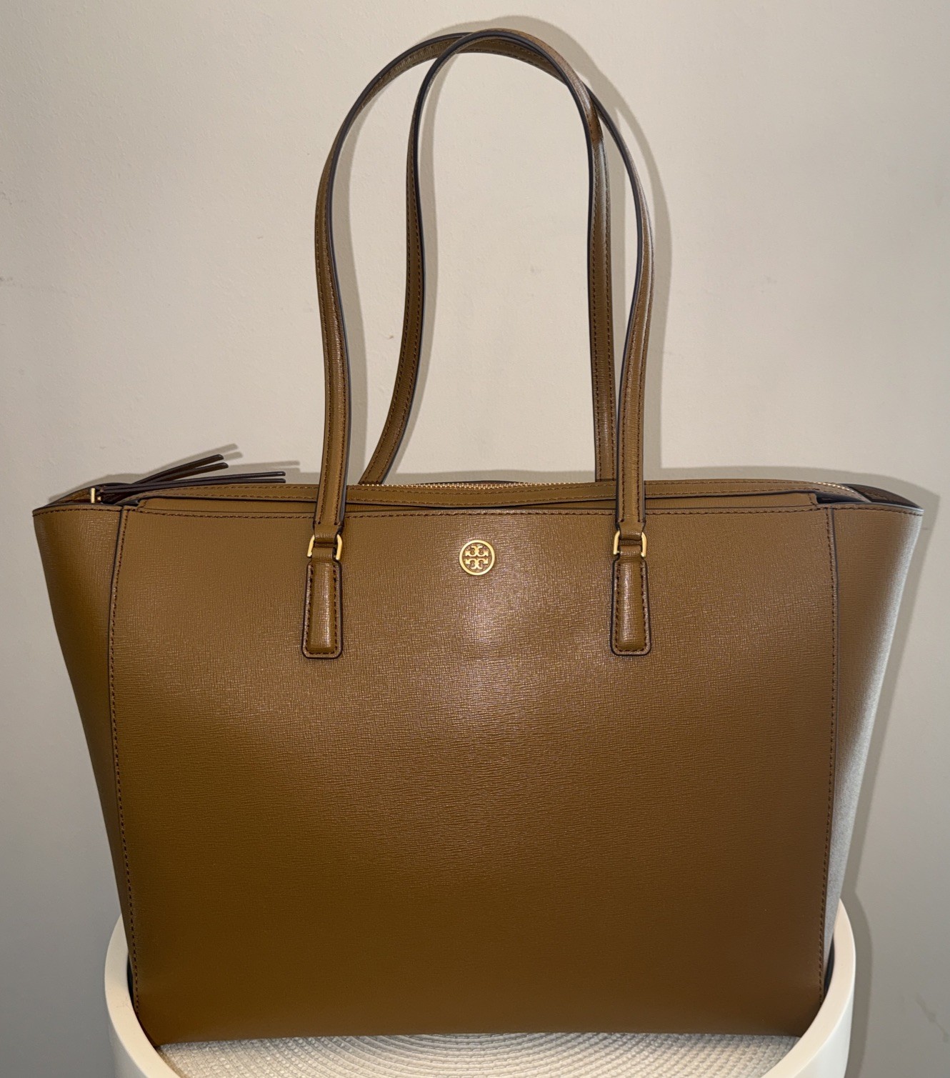 Tory Burch Robinson Tote Pebbled Leather In Bistro Brown – 143240