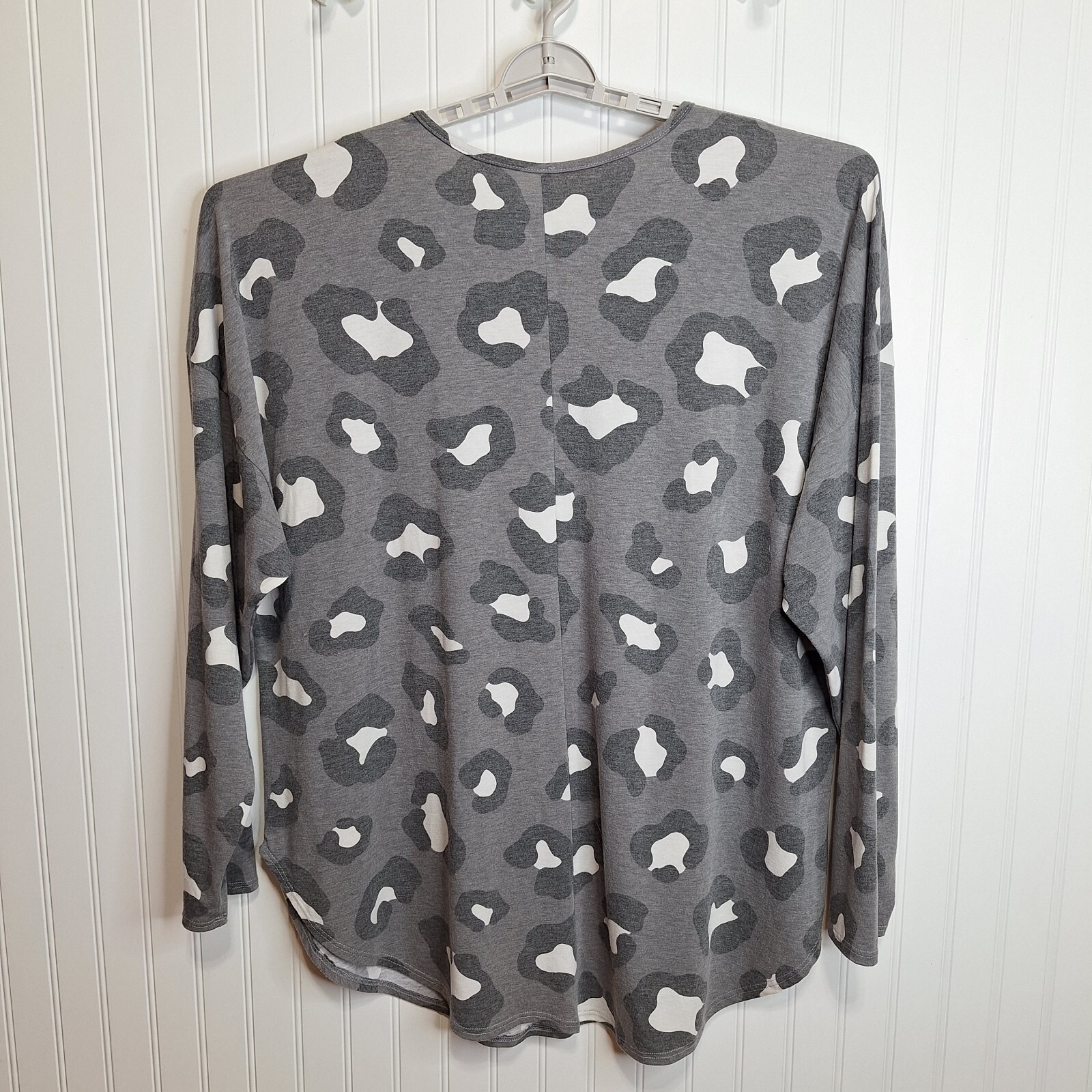 Unbranded Boutique Pullover Tunic Top Womens Size 5X-Large Gray Animal Print