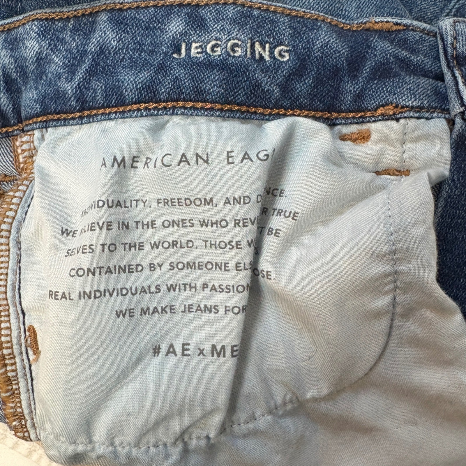 American Eagle Distressed Skinny Jegging Medium Wash Size 6 Stretch