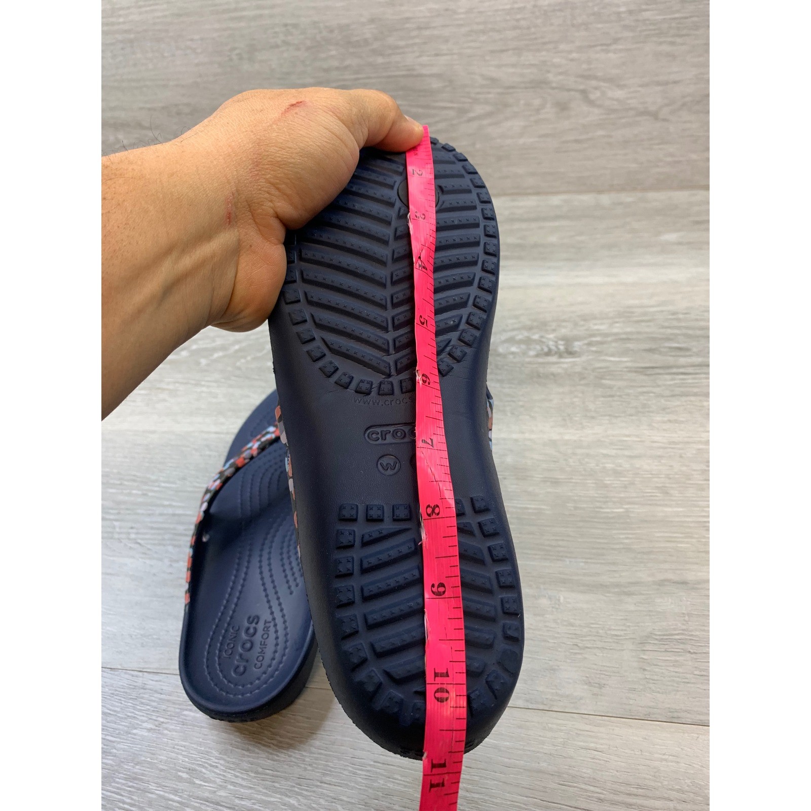 Crocs Kadee II Women’s Sandals Flip Flops Navy Blue Polka Dot Straps 9 Shoes
