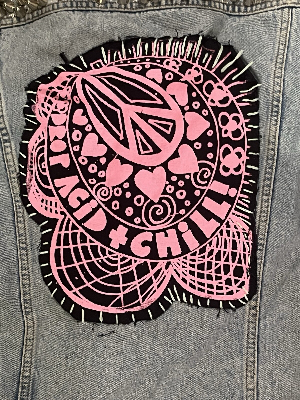 vintage LEVI’S Studded SPIKES Custom Jean Jacket SZ SMALL PATCHES PEACE SIGN 🙂