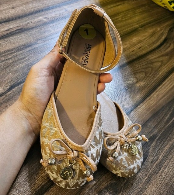 Michael Kors Flat for Girls