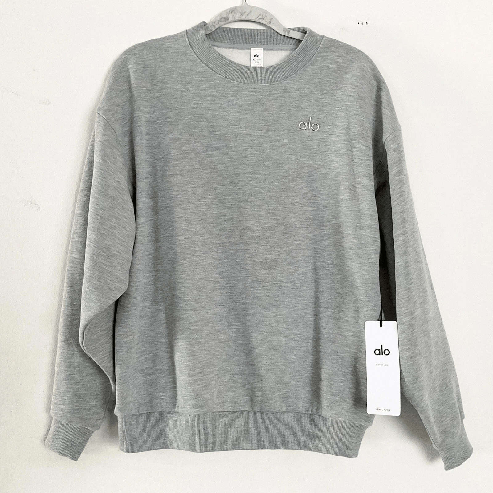 New AIo Yoga Accolade Crew Neck Pullover Women’s Lounge to Street Sweatshirt