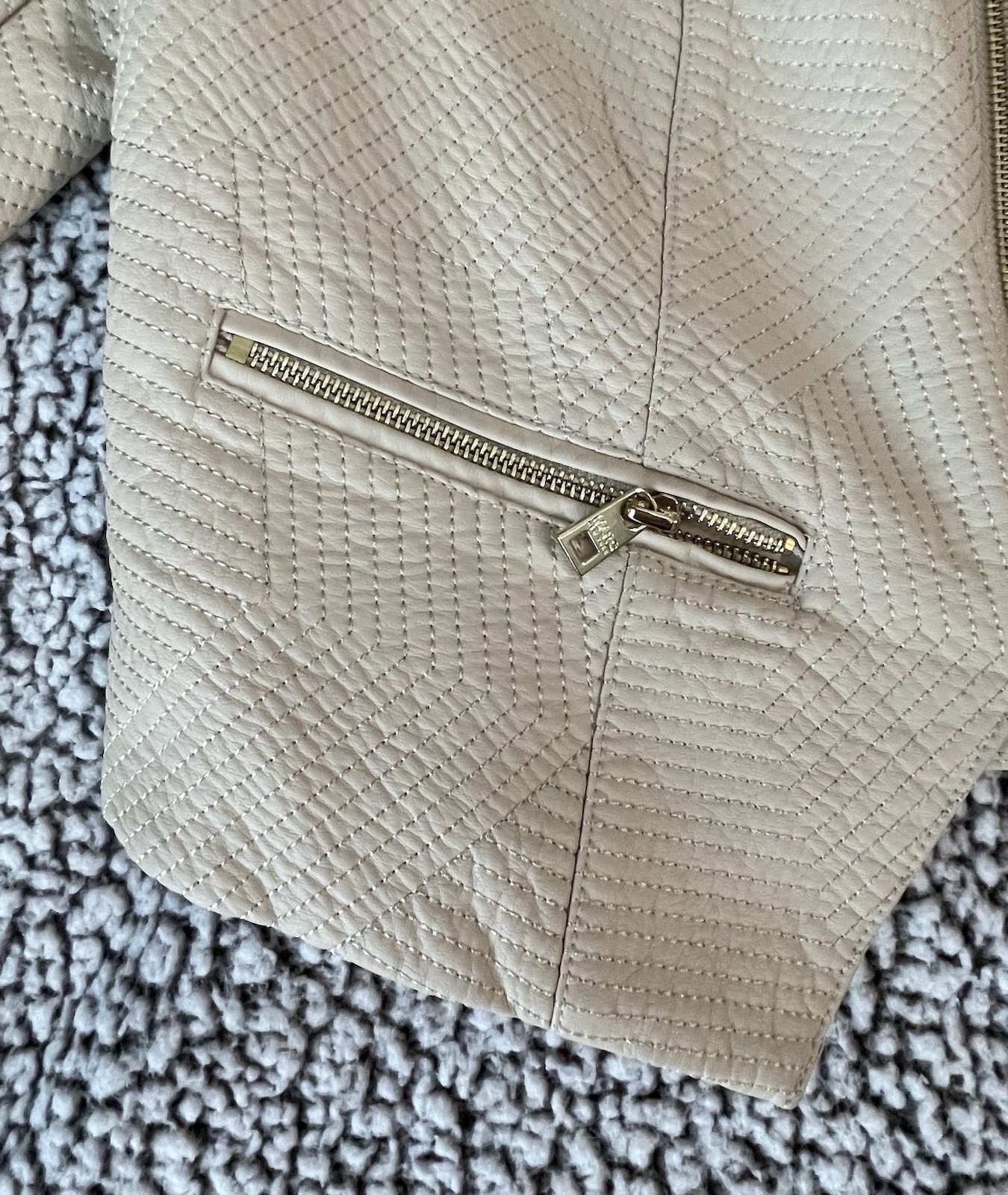 MARC NEW YORK ANDREW MARC JACKET BEIGE GOLD ZIPPERS SIZE M 100% Polyurethane