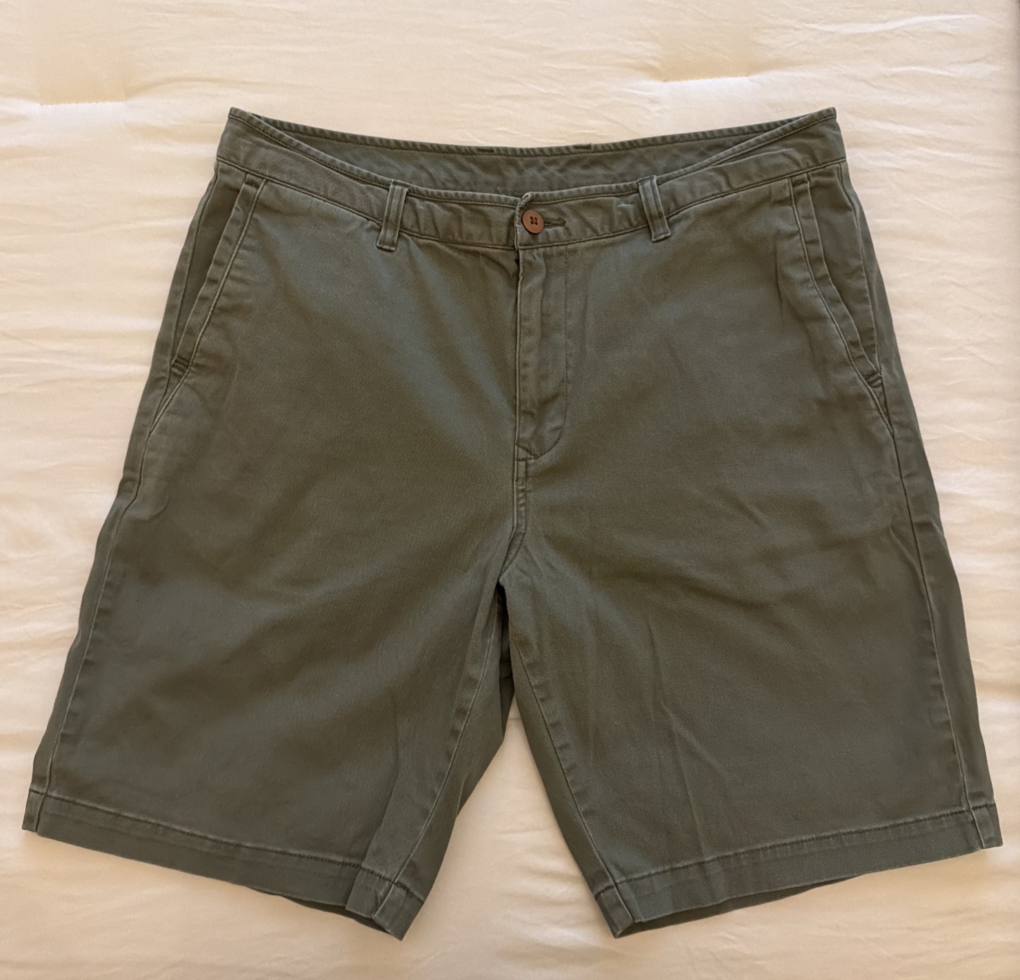 Tommy Bahama Shorts Mens Size 36 Olive Green Chino Casual Golf Outdoor Beach
