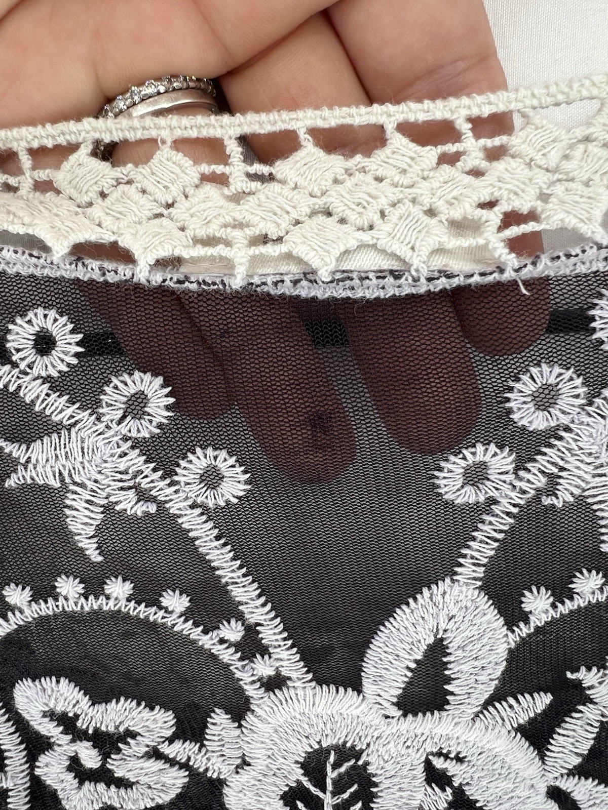 Umgee Black Sheer Embroidered Lace Poncho Top Womens Medium Boho Crochet Overlay