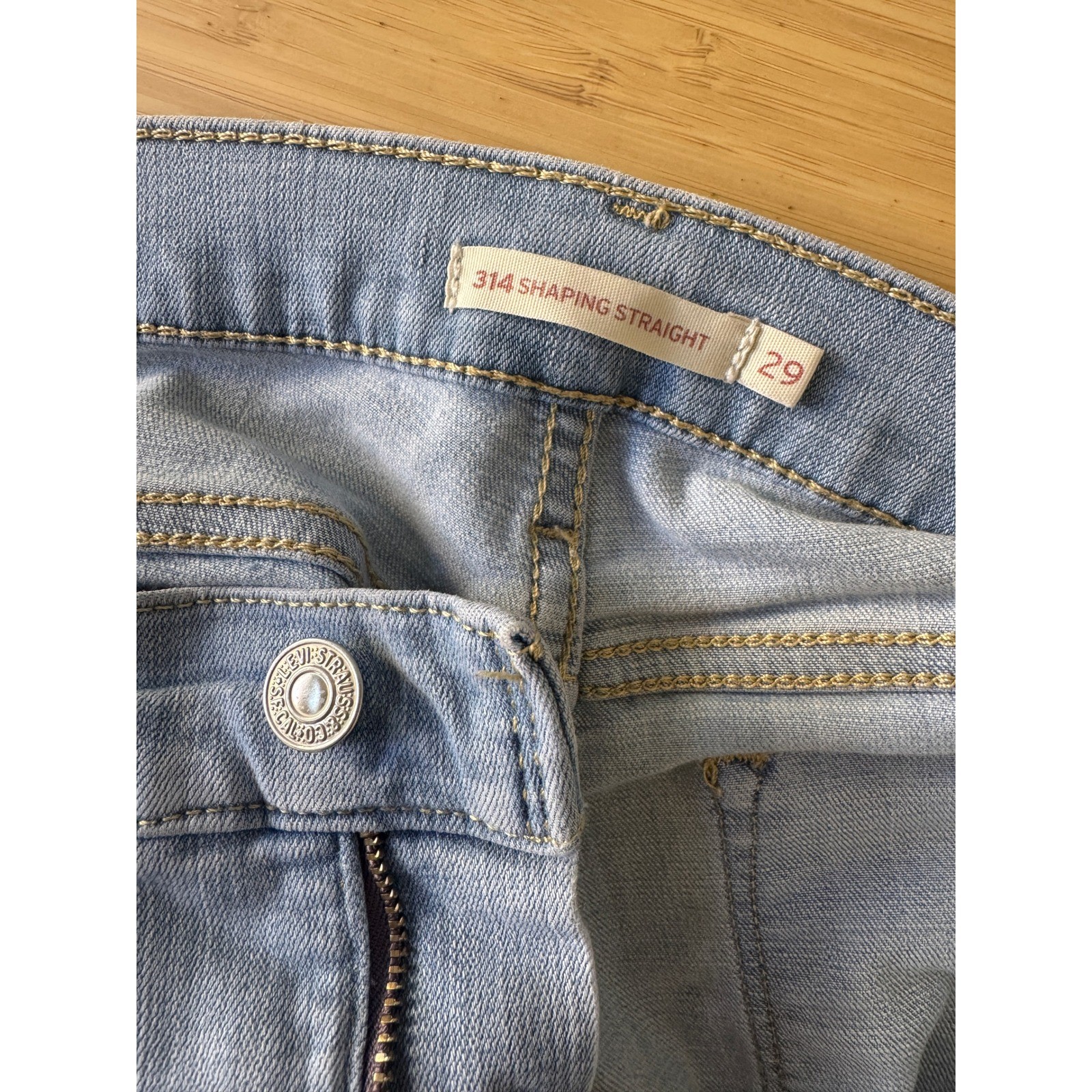 Levi Strauss Co 314 Shaping Straight Jeans Women’s Size 29 Light Wash Denim