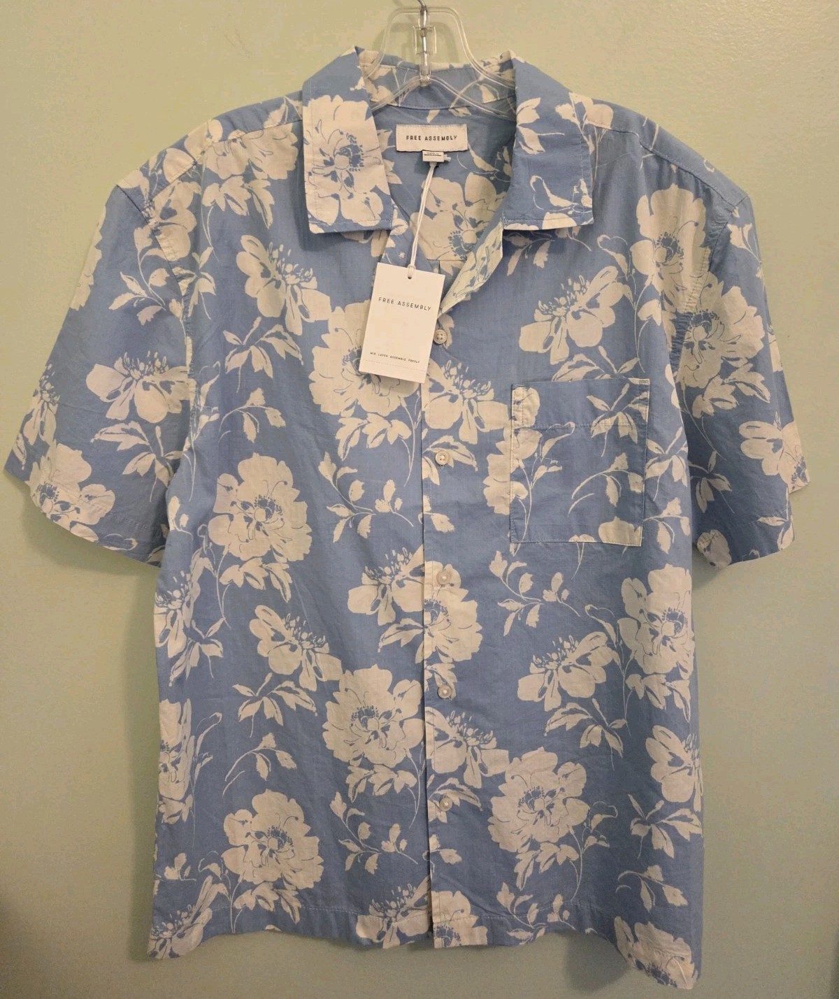 Free Assembly Men’s MEDIUM Short Sleeve Floral Camp Shirt BLUE Vacation #10726