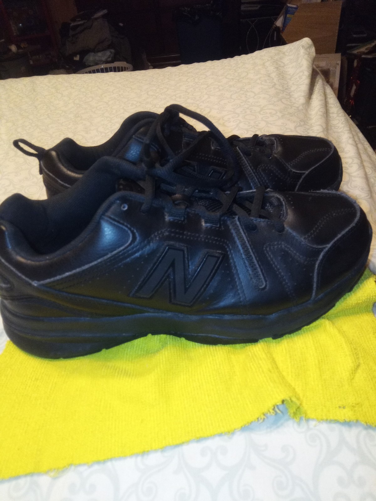 New Balance 608 Men’s Size 8.5 4E Black Leather Running Shoes
