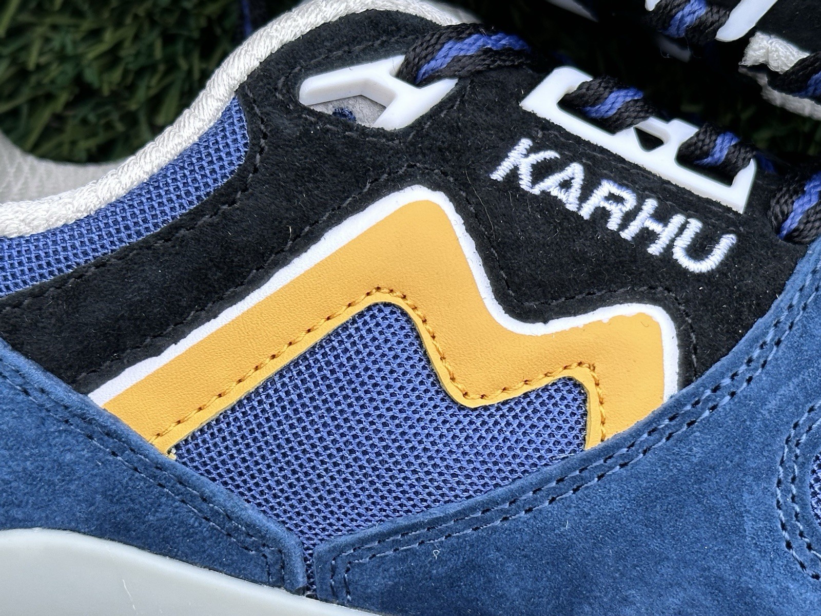 Size 8M 9.5W – Karhu Synchron Classic Retro Sneakers Blue Wing Yellow New $140