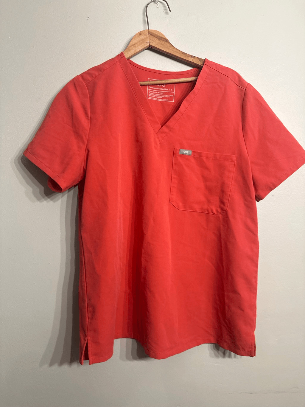 FIGS Catarina one pocket scrub top peach size Large