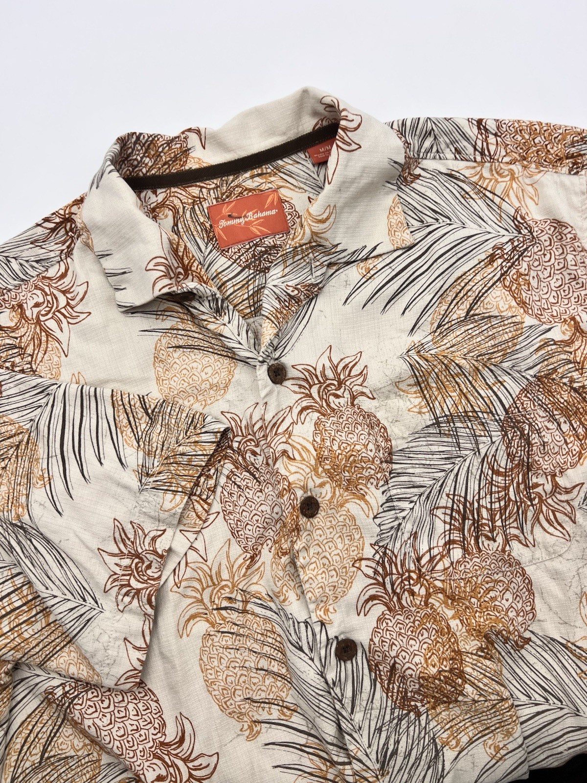 Tommy Bahama Shirt Men’s Medium Beige Floral Pineapple Silk Tropical Hawaiian