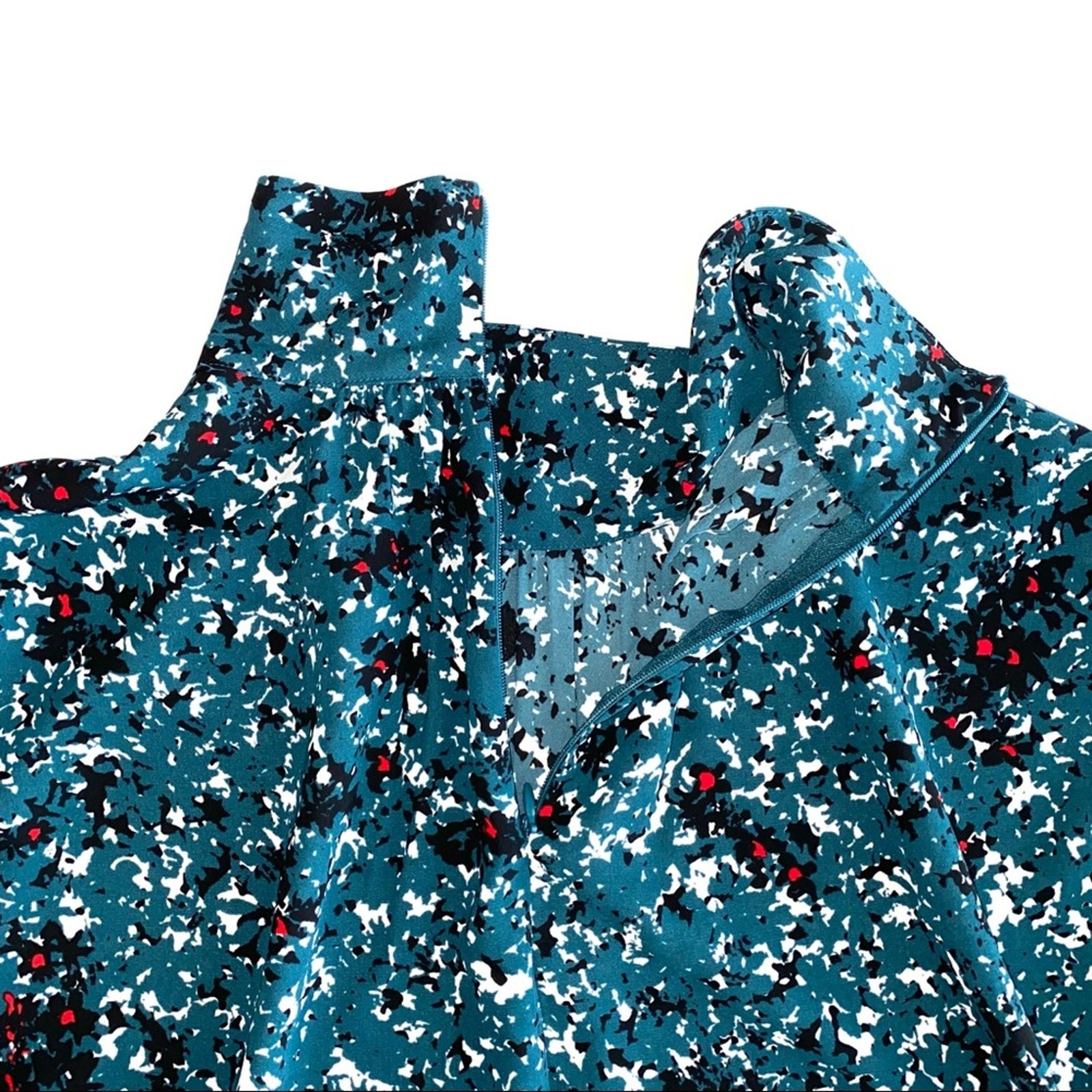 Elizabeth and James Teal Abstract Mock Neck Irina Petals Top Size Medium