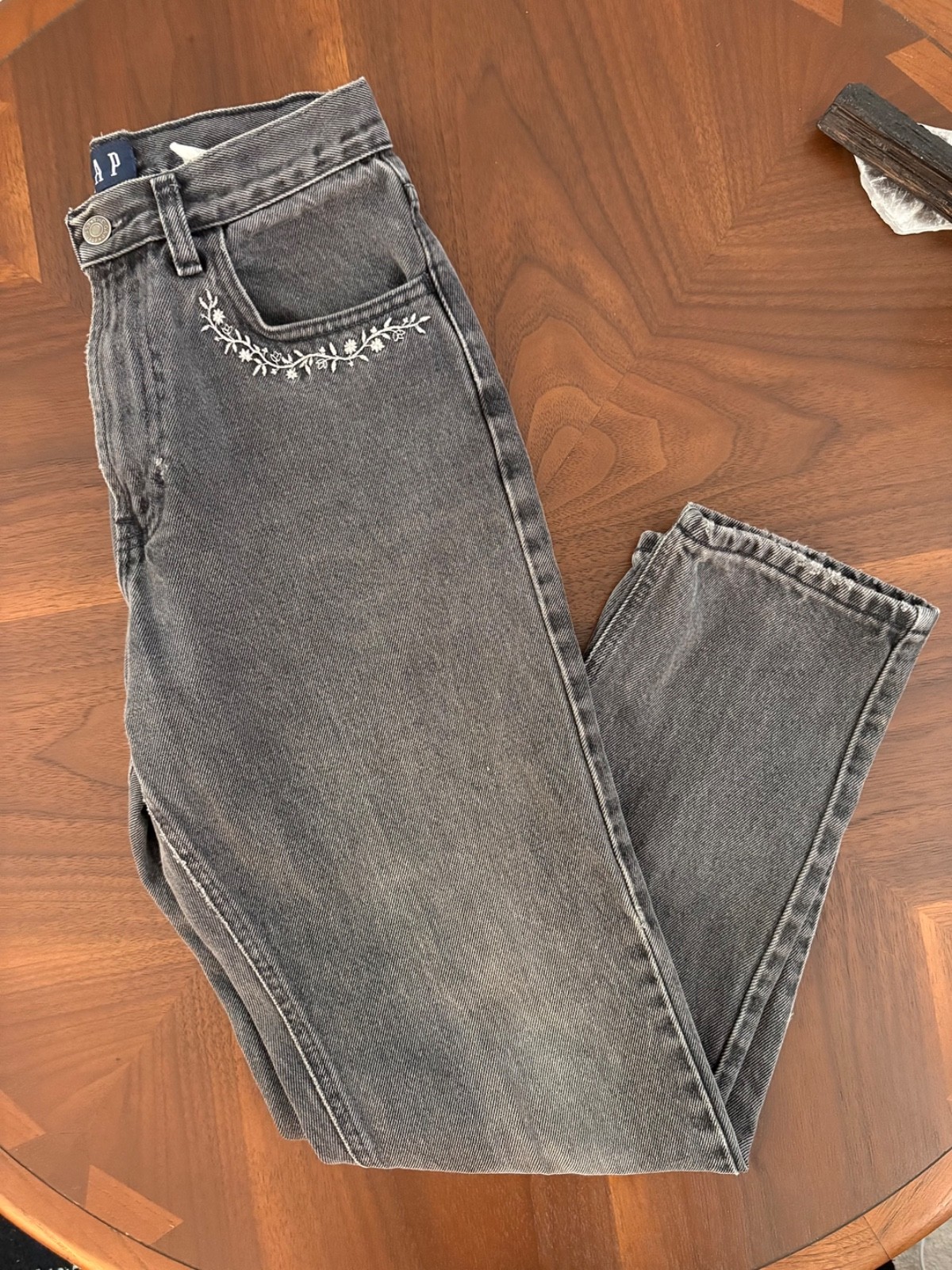 Vintage Y2K Gap Embroidered Women’s US0 25×28 Grey High Rise Straight Leg Jeans