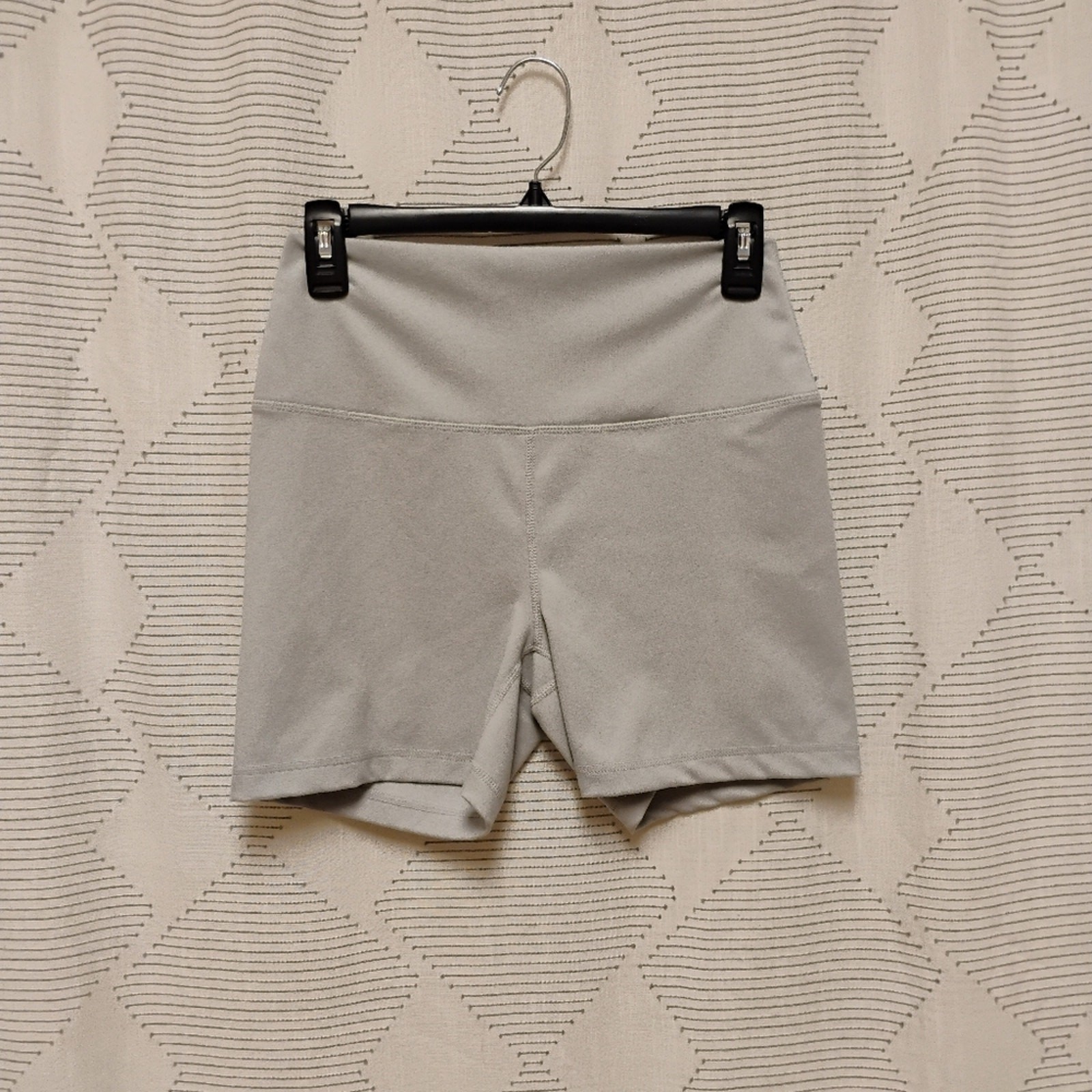 Yogalicious Lux Everyday 5″ Short Gray Women’s Size Large