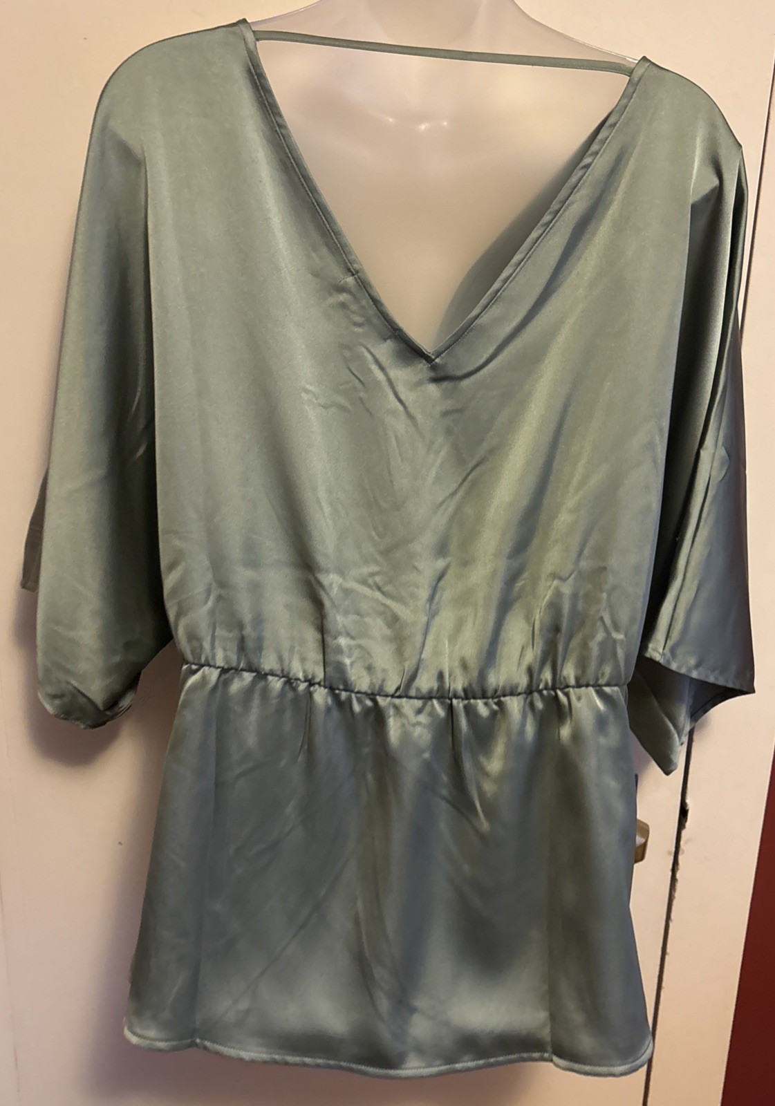 Pleione Satin Green Sz Large Blouse Front Twist short Sleeve Vneck Women’s