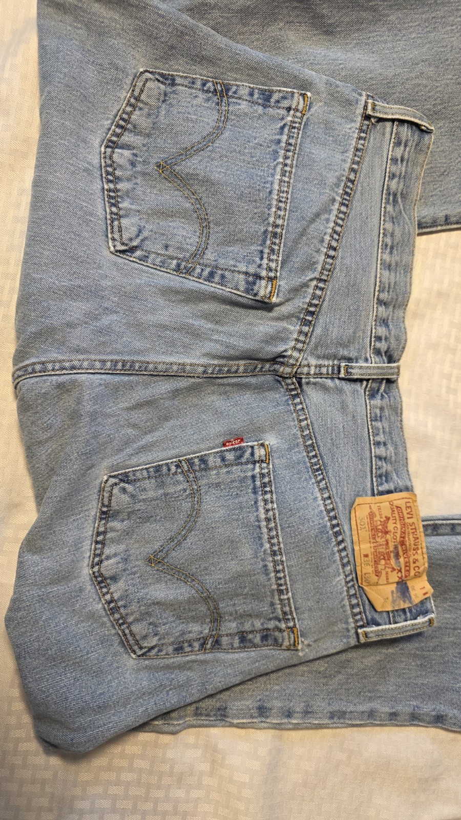 Levi’s Men’s Light Wash Blue Denim Straight Jeans 100% Cotton 5-Pocket Logo