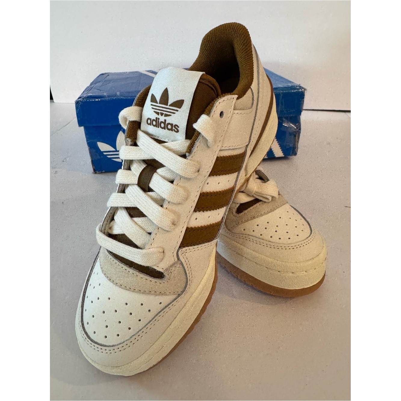 Adidas Forum Bold Stripes Women’s Shoes in the Cloud White/Bronze Strata- sz 5