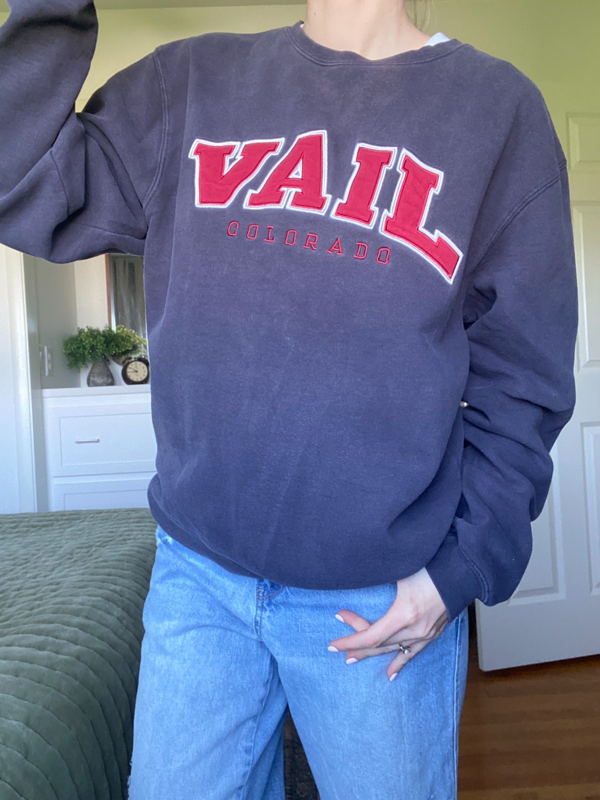 Vail Colorado Crewneck Sweatshirt Size M Navy Blue Pullover Comfort Distressed