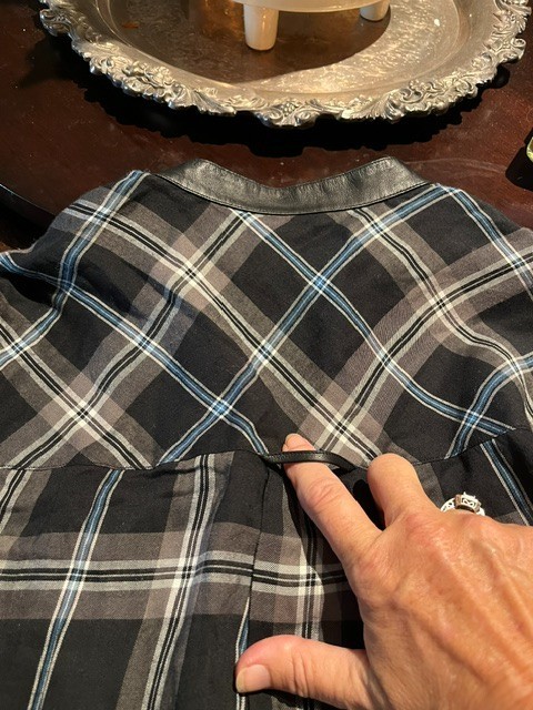EUC VINCE BLK AND BEIGE PLAID BLOUSE W/LAMBSKIN LEATHER COLLAR-SIZE 14