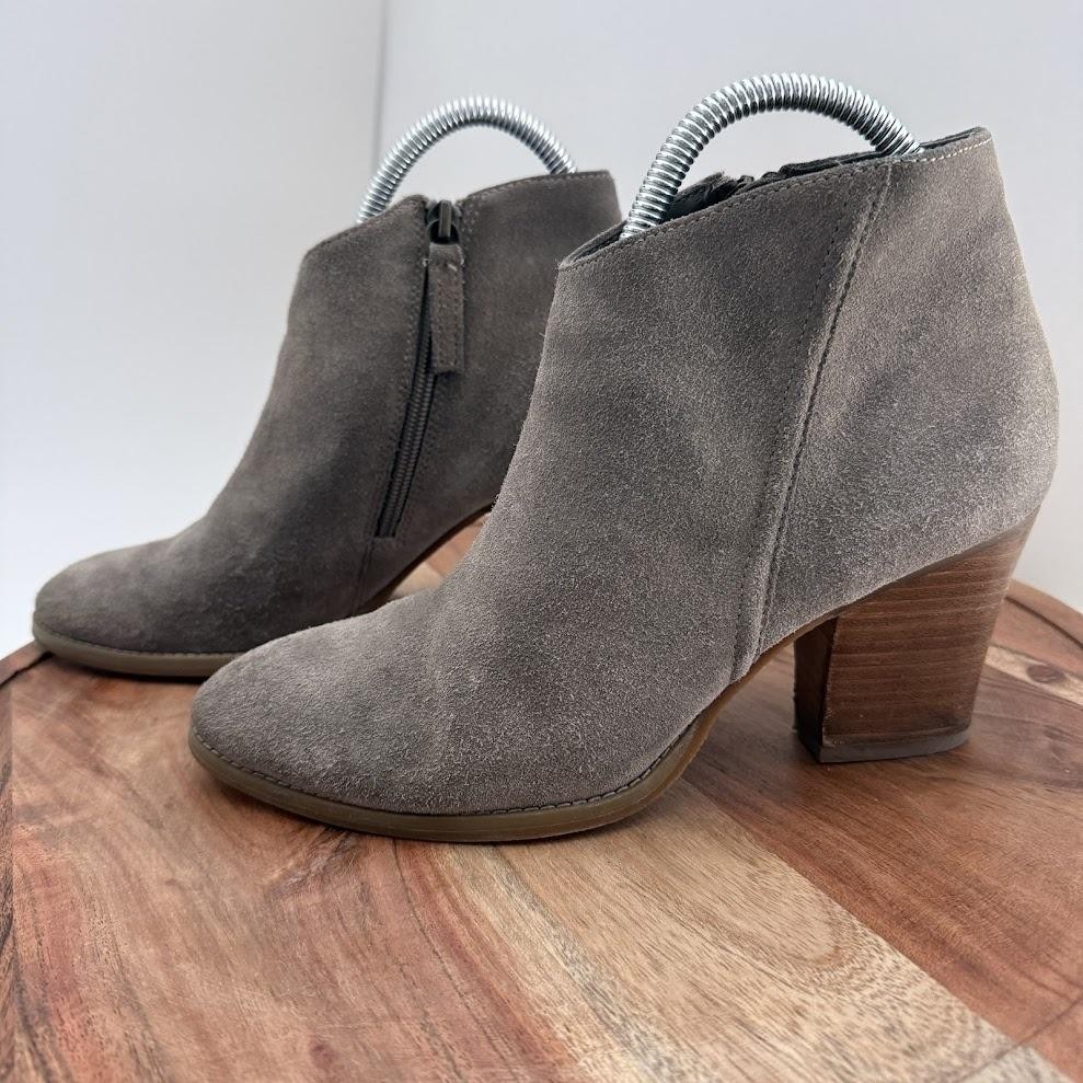 Susina Boots Womens Size 7W Gray Suede Ankle Booties Side Zip Stacked Heel Wide