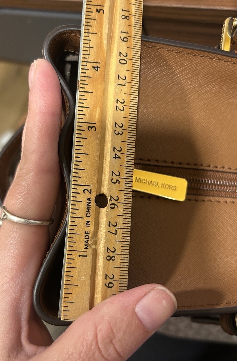 Michael Kors Gilly Large Jet Set Travel Tote MK Signature Handbag – Vanilla