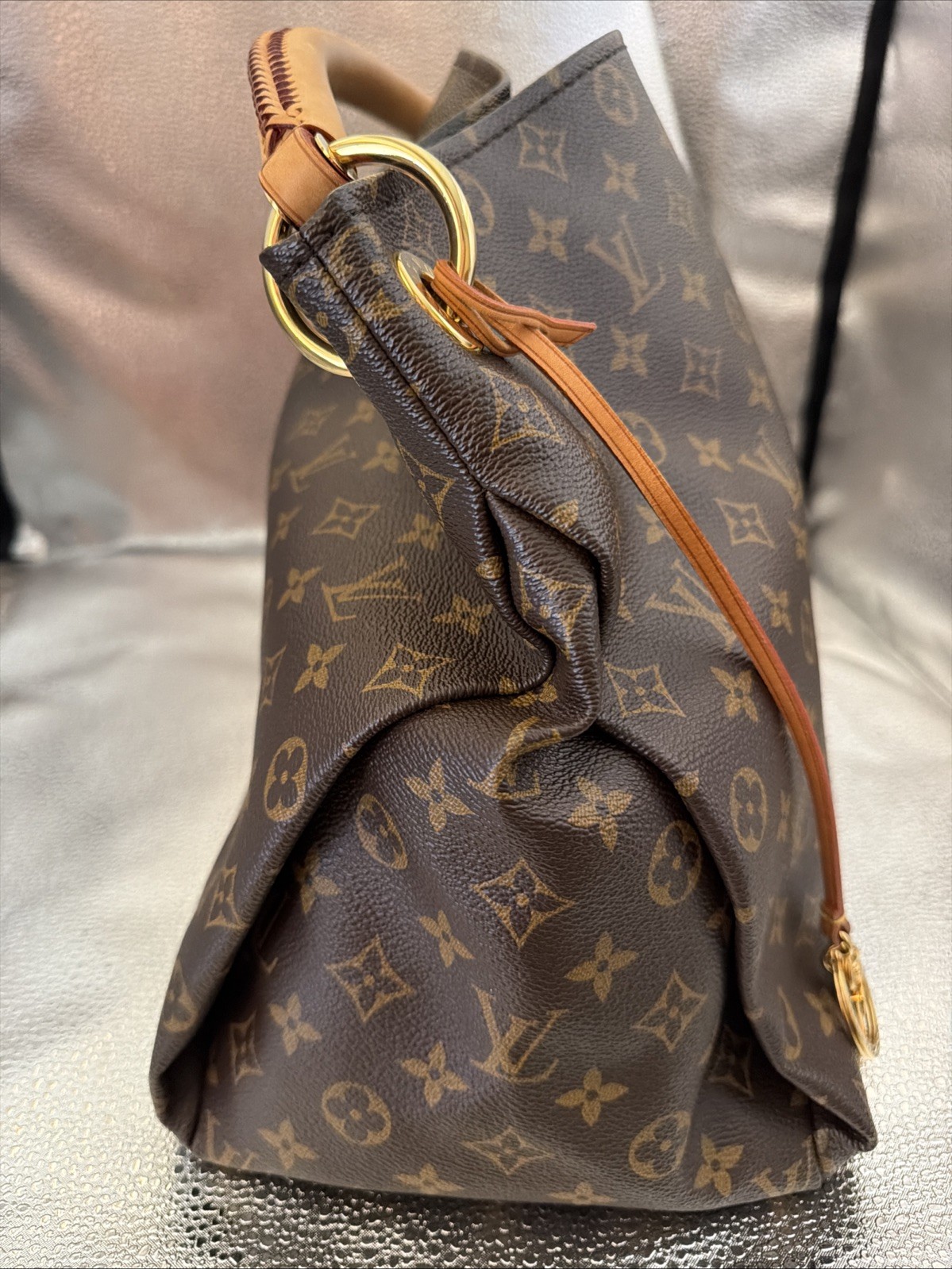 Authentic Louis Vuitton Artsy MM Monogram Hobo Canvas Shoulder Tote Handbag