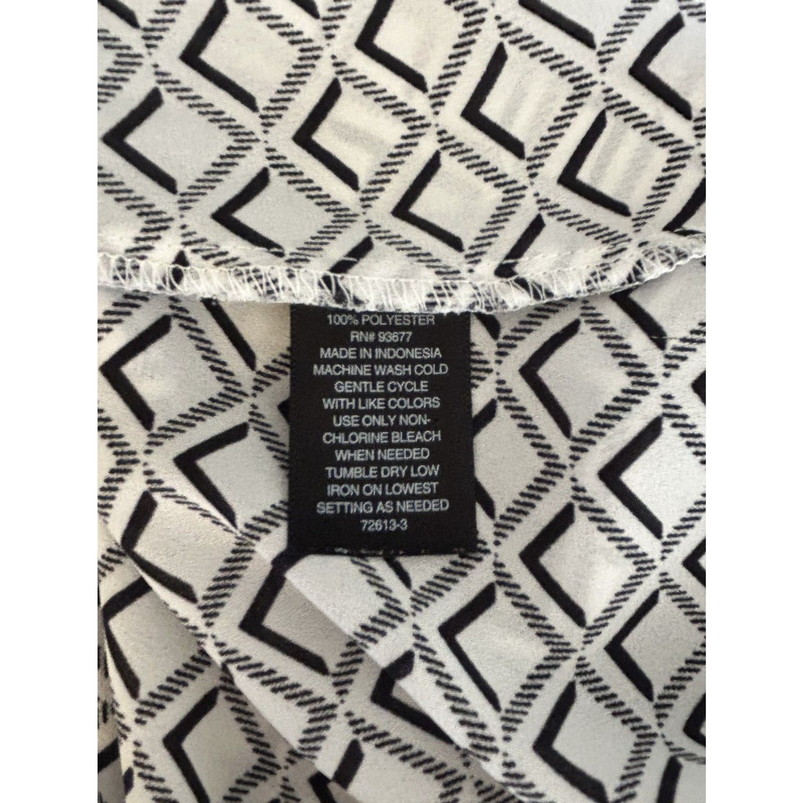 Worthington Short Sleeve Geometric Blouse. Size Medium.